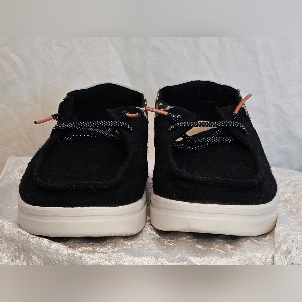 *LIKE NEW* Hey Dude Flats - Picture 6 of 11